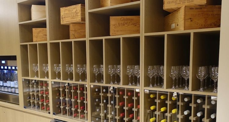 As well as great food, The Virgin Clubhouse has a wide selection of beer, wines, spirits and award-winning cocktails. The Clubhouse as a whole is fantastic, but it really excels with its food, drink and dining options. 38