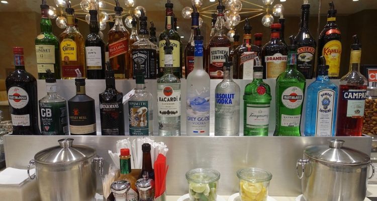 As well as great food, The Virgin Clubhouse has a wide selection of beer, wines, spirits and award-winning cocktails. The Clubhouse as a whole is fantastic, but it really excels with its food, drink and dining options. 42