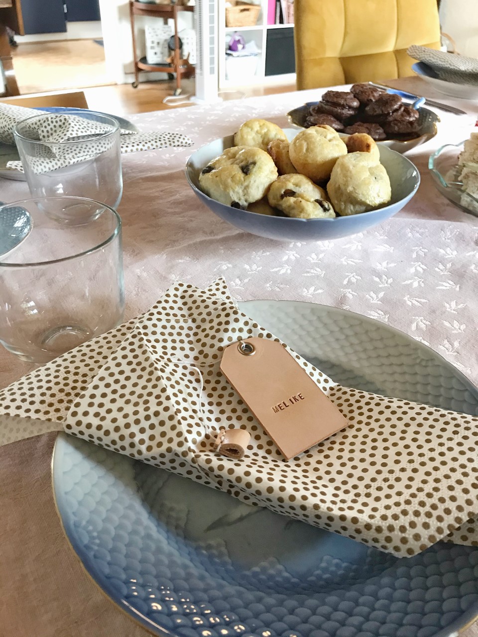 bordkort, læderbordkort, lædertag, tag, bagagemærke, rejsemærke, borddækning, placecards, bordpynt, afternoon tea
