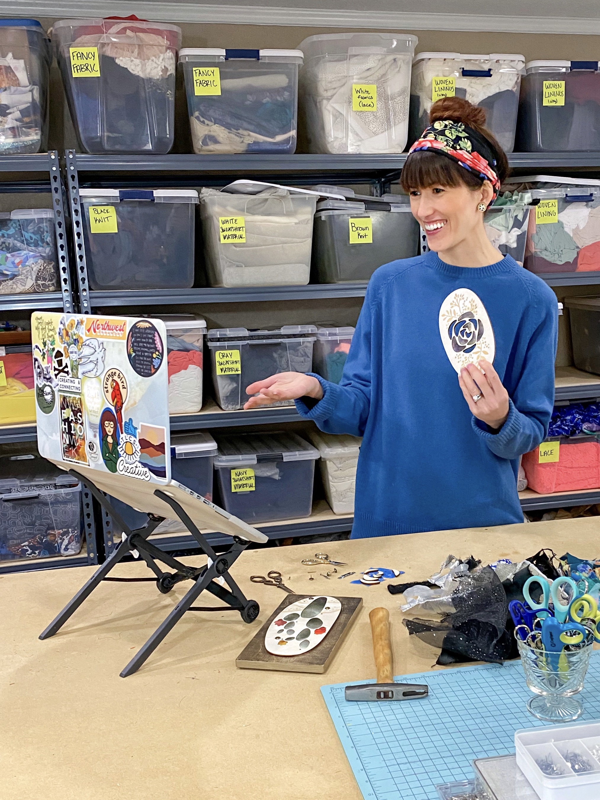Alyssa Bird teaching a virtual DIY textile and wood wall art class on the computer