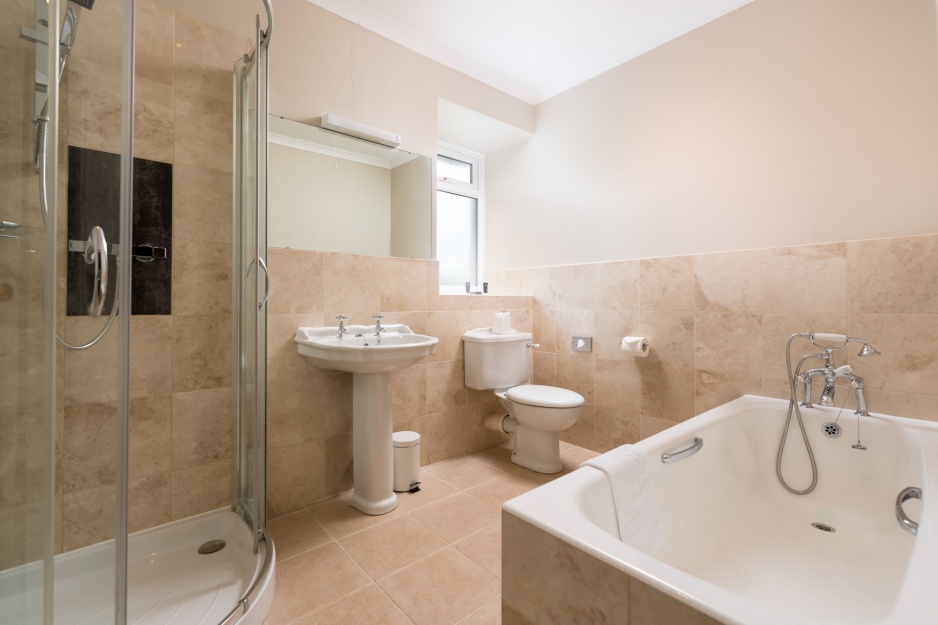 Deer View Family Bathroom
