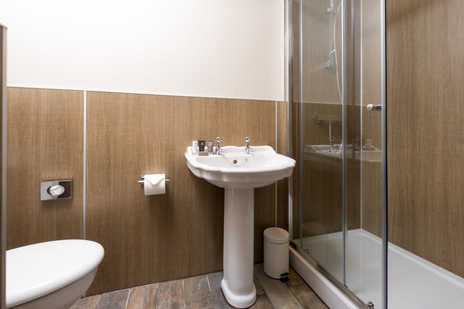 Deer View Master Ensuite