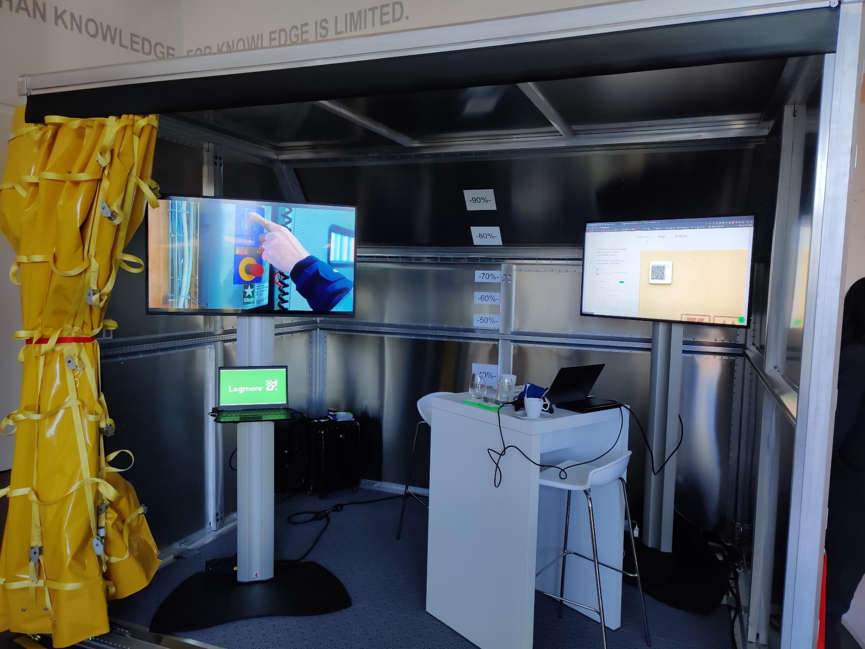 logmore-booth-at-dhl-iot-day