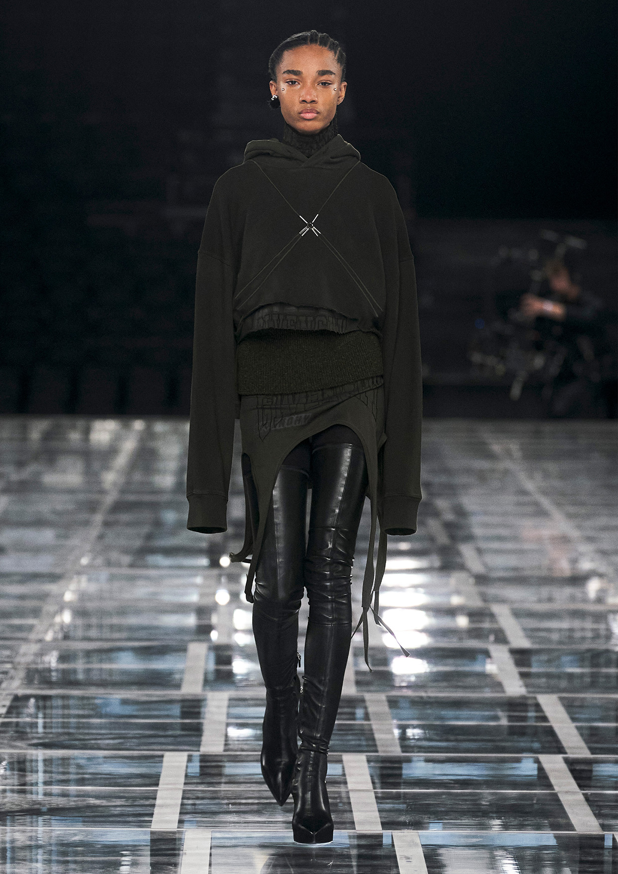 Givenchy Fall-Winter 2022 Women’s & Men’s Ready-to-Wear Collection Look 06