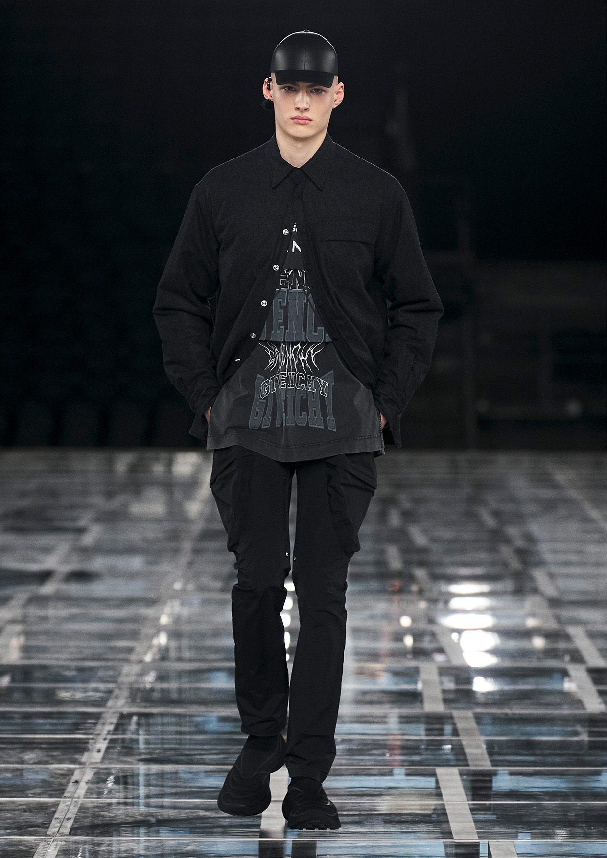 Givenchy Fall-Winter 2022 Women’s & Men’s Ready-to-Wear Collection Look 13