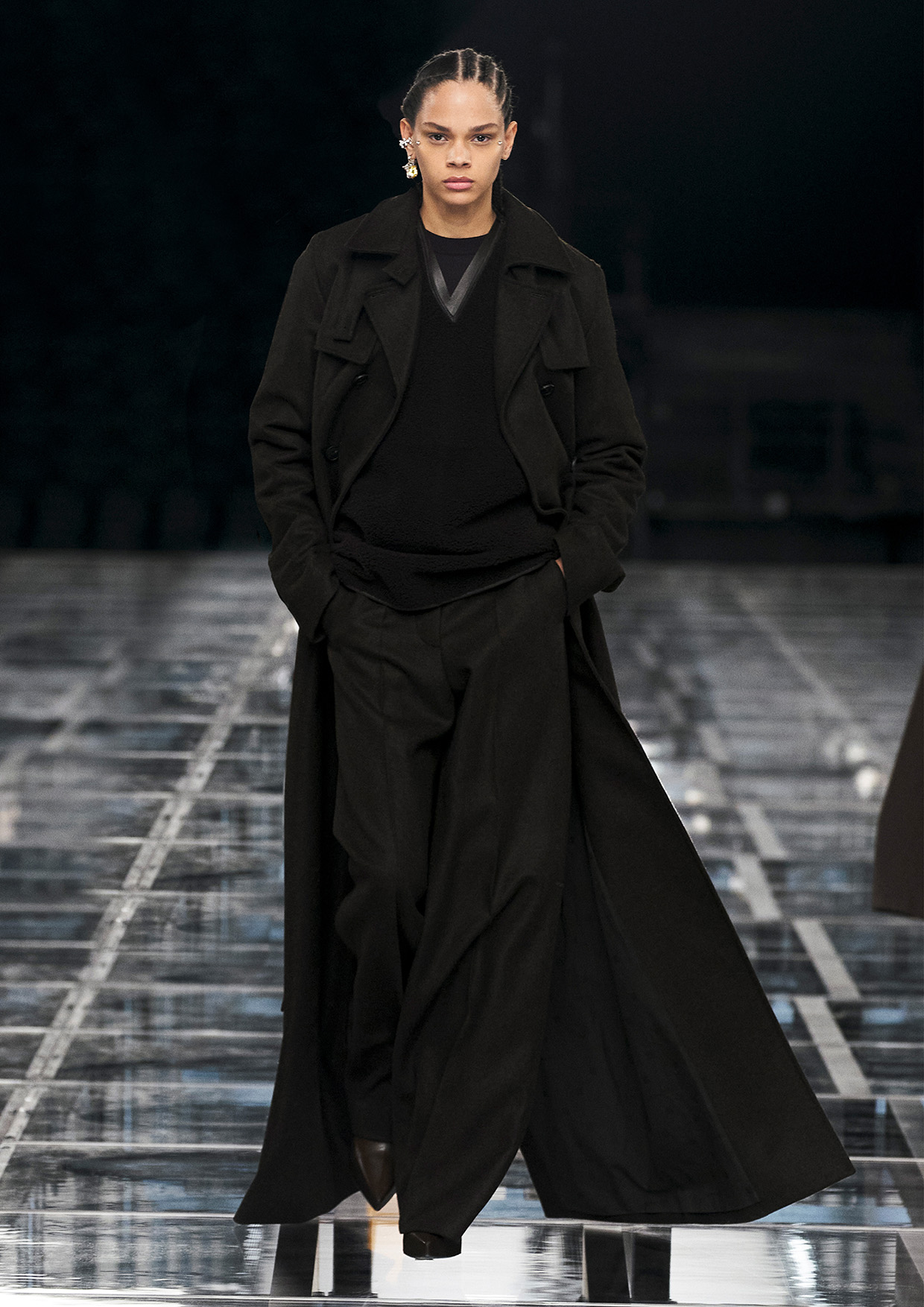 Givenchy Fall-Winter 2022 Women’s & Men’s Ready-to-Wear Collection Look 28