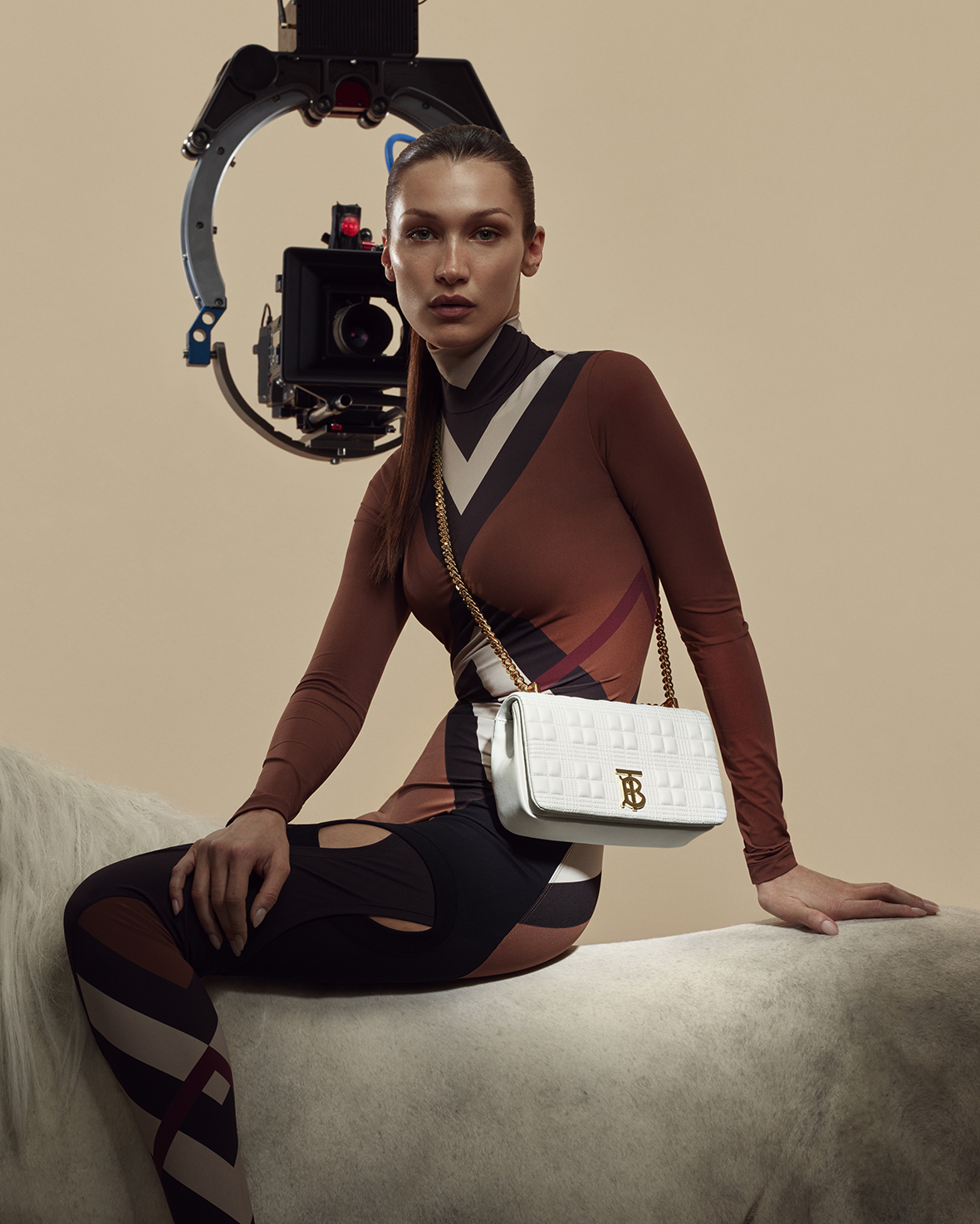 Burberry Introduces the Lola Bag Campaign - Torso Solutions_001