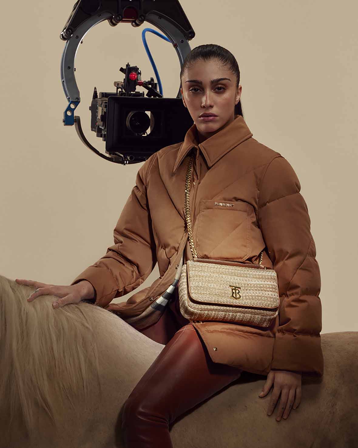 Burberry Introduces the Lola Bag Campaign - Torso Solutions_002