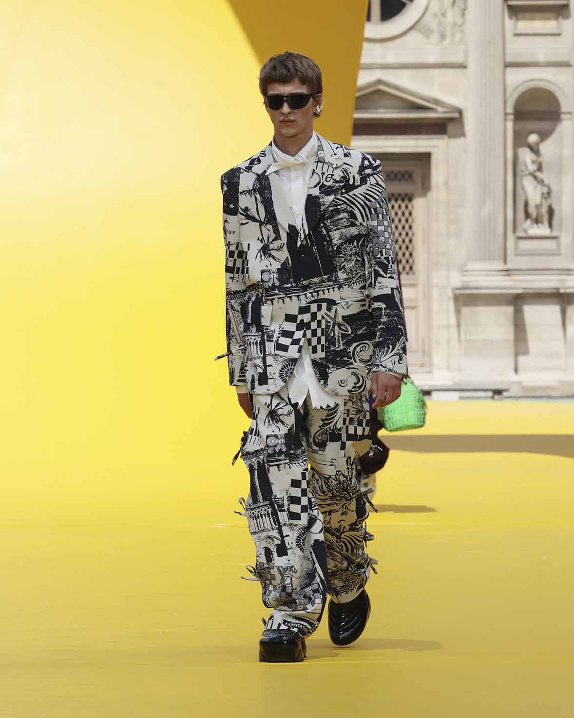 LOUIS VUITTON SPRING SUMMER 2023 MEN SHOW. Look 16