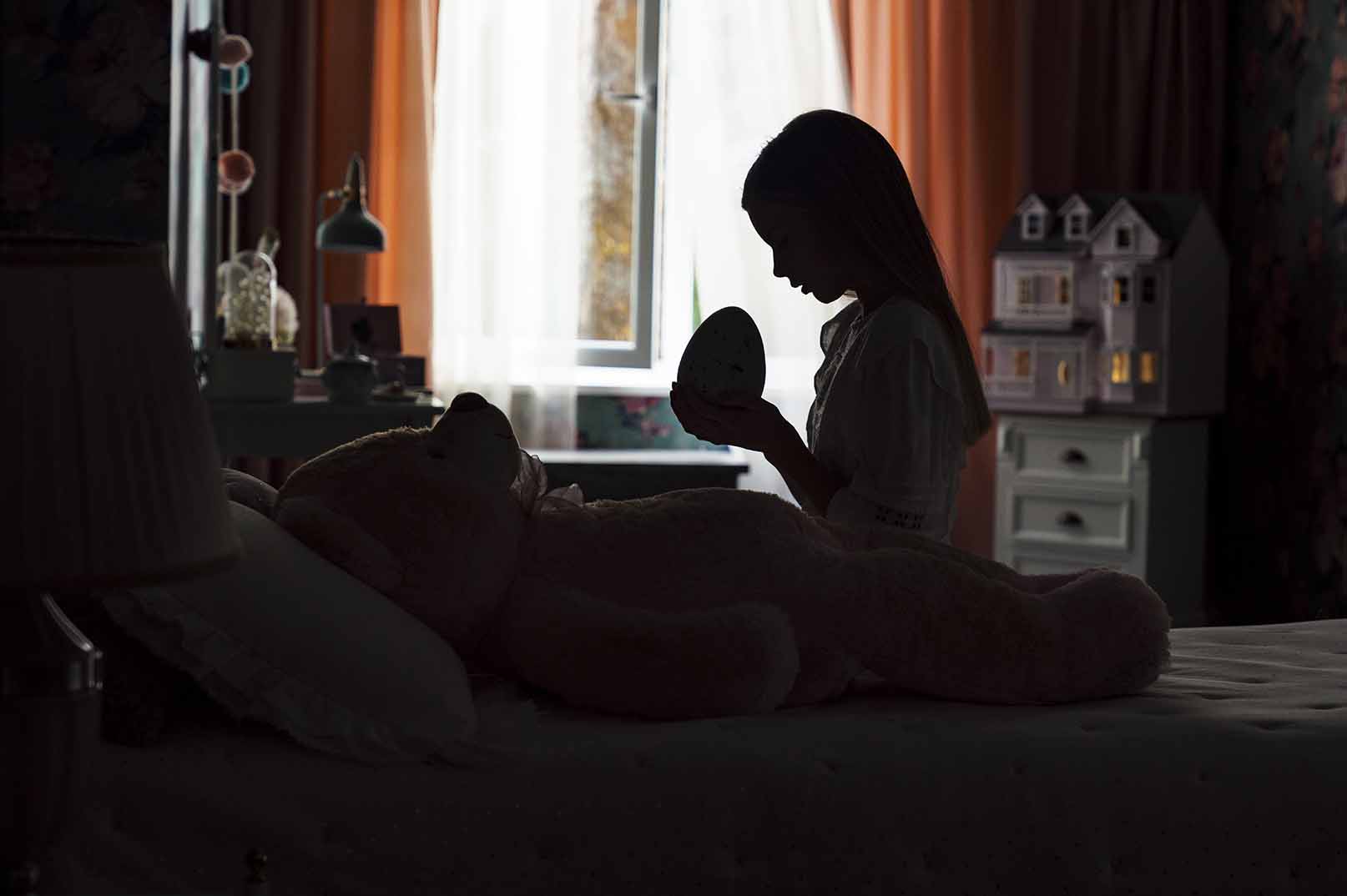 HATCHING A FILM BY HANNA BERGHOLM / WRITTEN BY ILJA RAUTSI