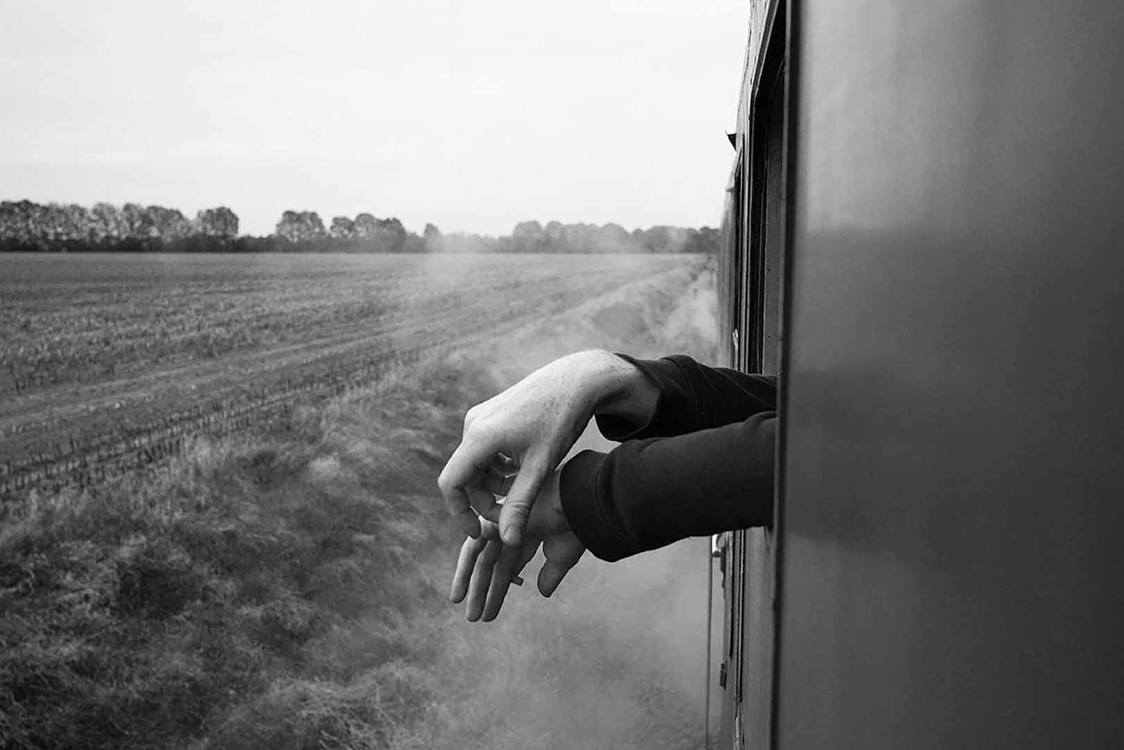 Smoking Break, Germany, 2007. Courtesy of the artist and Damiani Editore. © 2007 Roger Deakins
