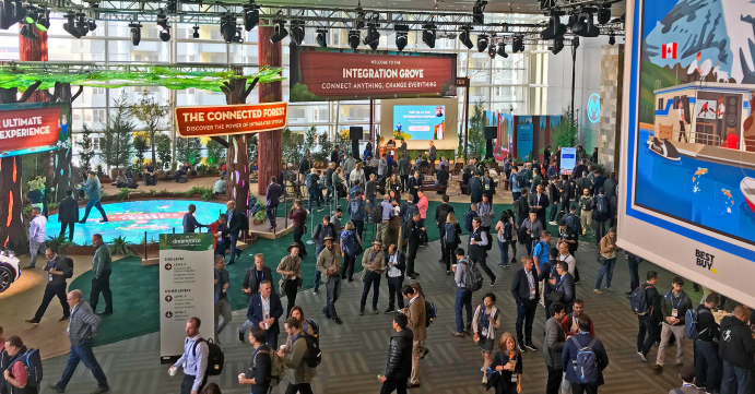 Salesforce Messehalle mit Publikum