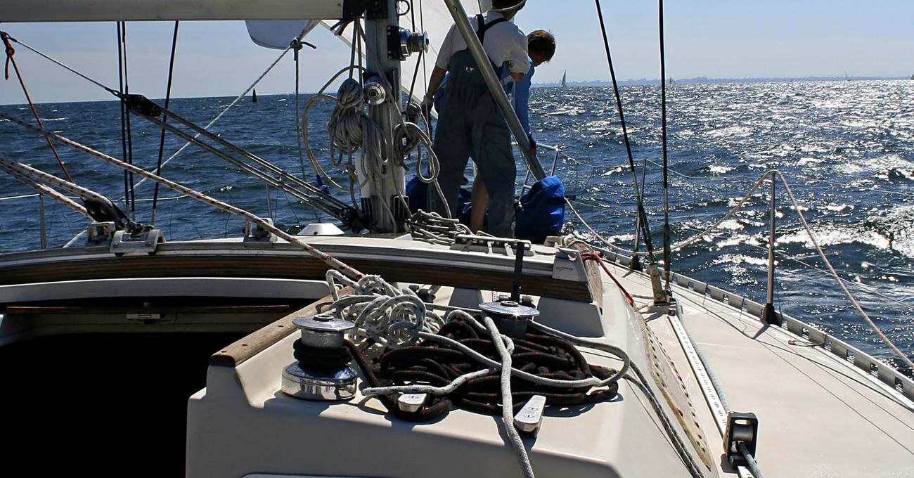 Tacking a Sailboat What Is It & How To Retire Fearless