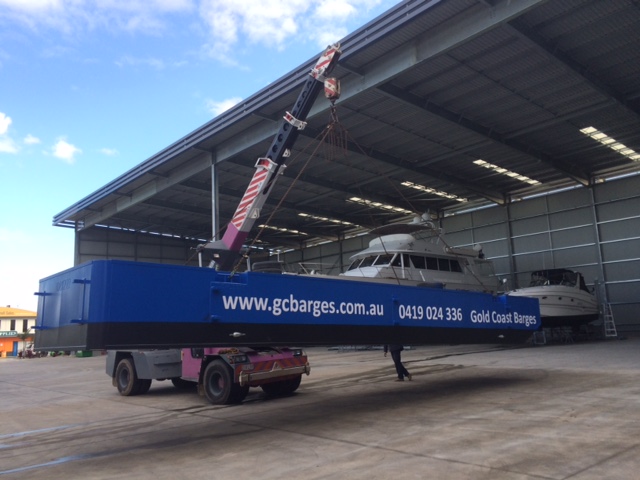 truckable dumb barge hire