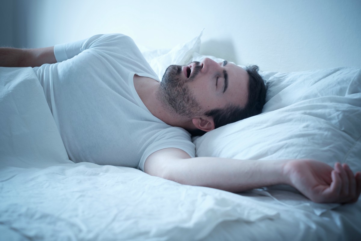 man sleeping with sleep apnea