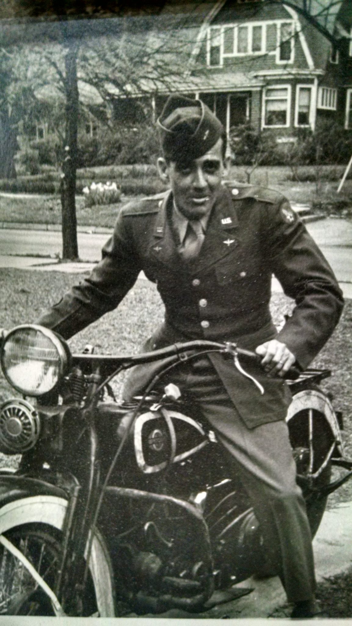 Max Guinn (Maternal Grandfather)• US Army Air Core• 1st Lt., O-2• B-17 and B-25 Bomber Pilot during WW2, saw attack in the European Theatre, later called back to Georgia to train bomber pilots as he was one of the best. He died when I was 13 years old, and I lived out of state, so I never got to ask him about any of it L• 1920-1999