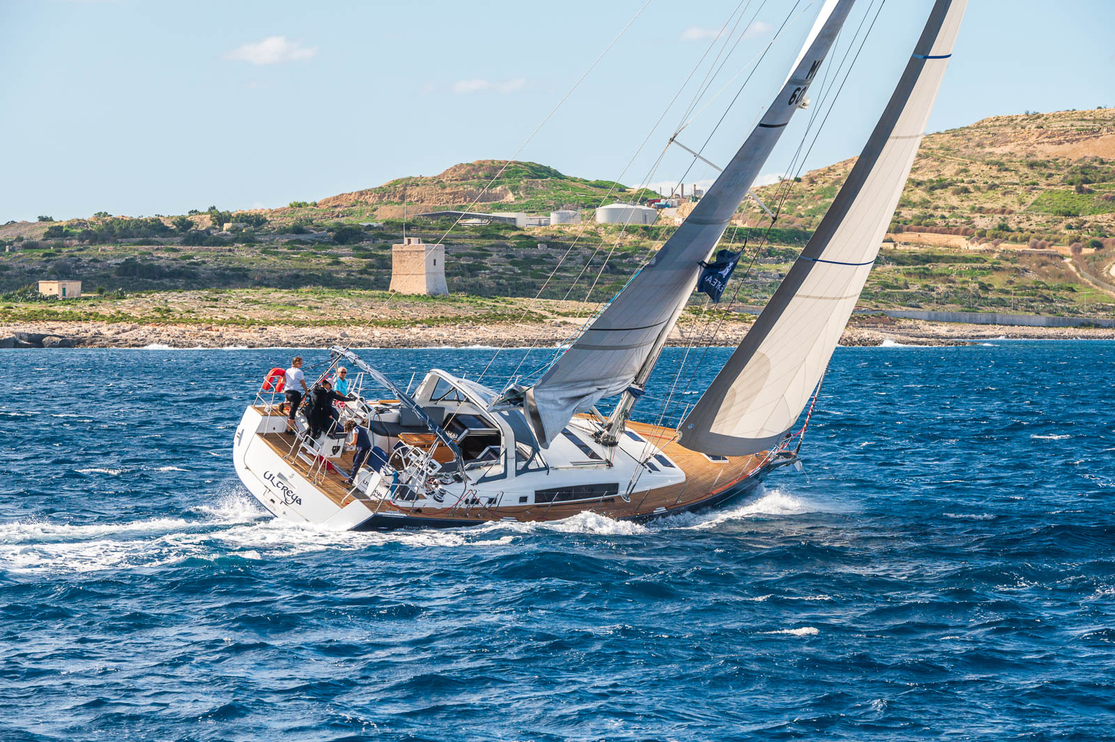 OCEANIS 60