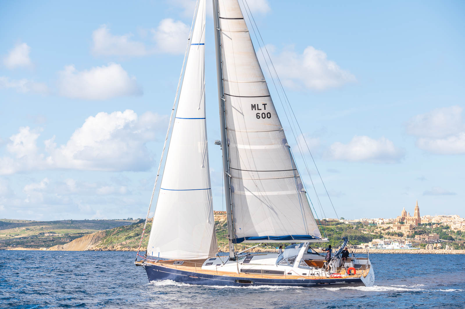 OCEANIS 60