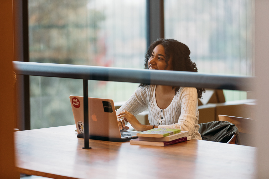4 Tips For Getting A Job Online Handshake UK