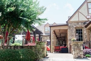 outdoor restaurant decor