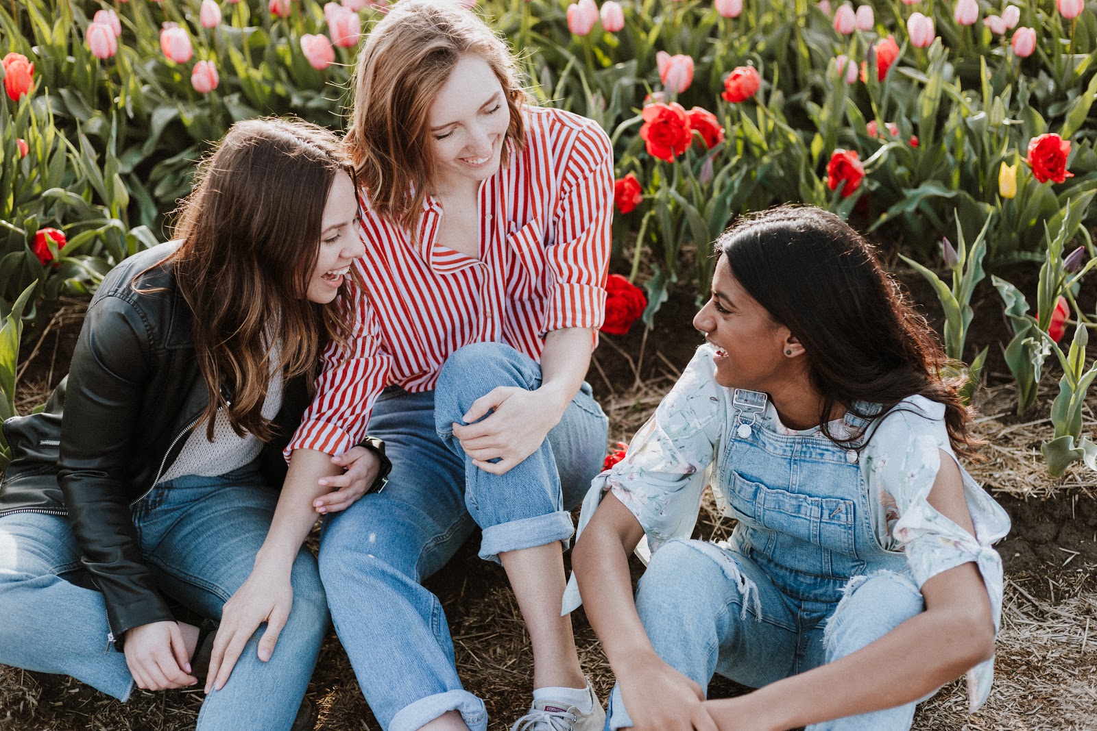 Smiling women - the best loyalty program software article