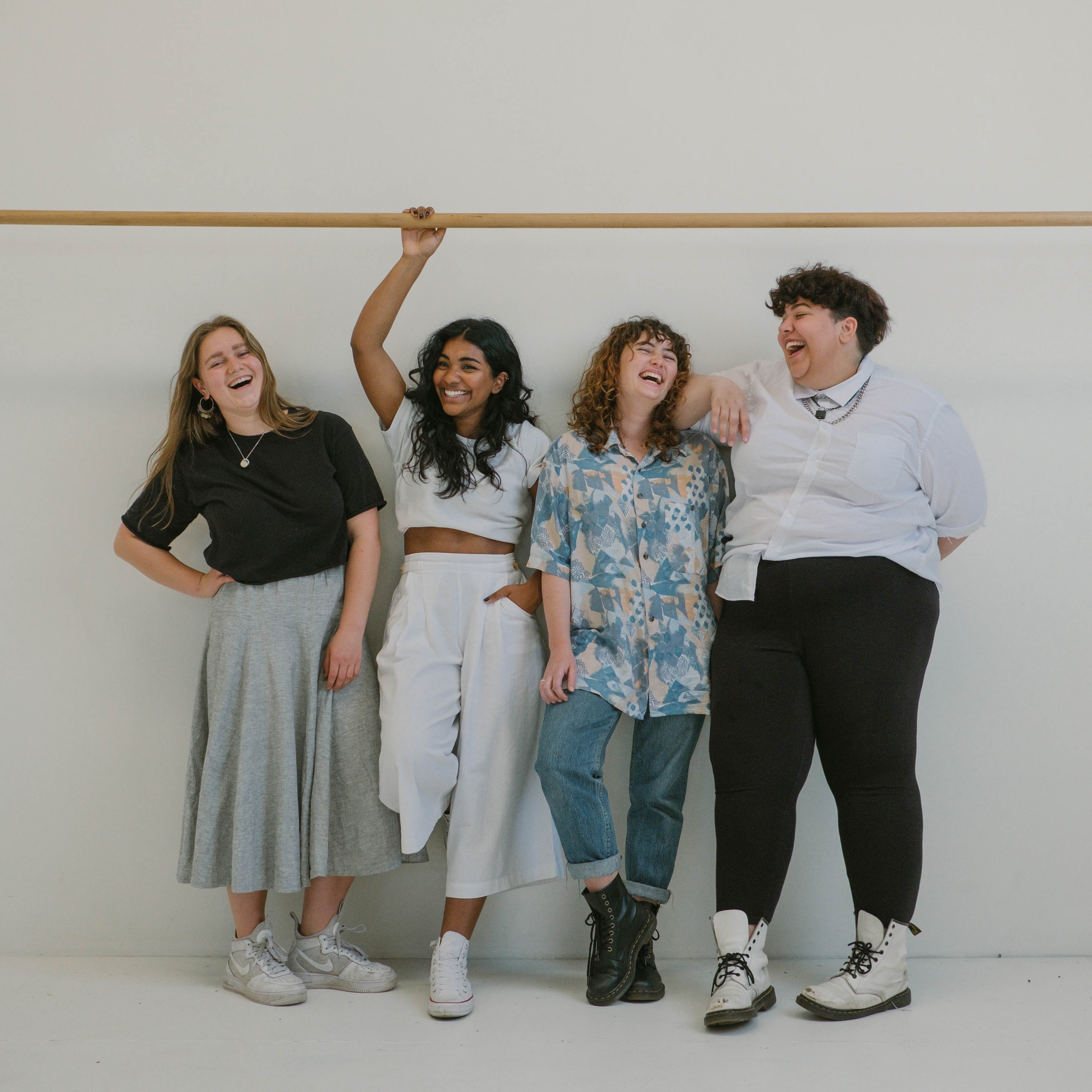 Shopping momentum in marketing – smiling women