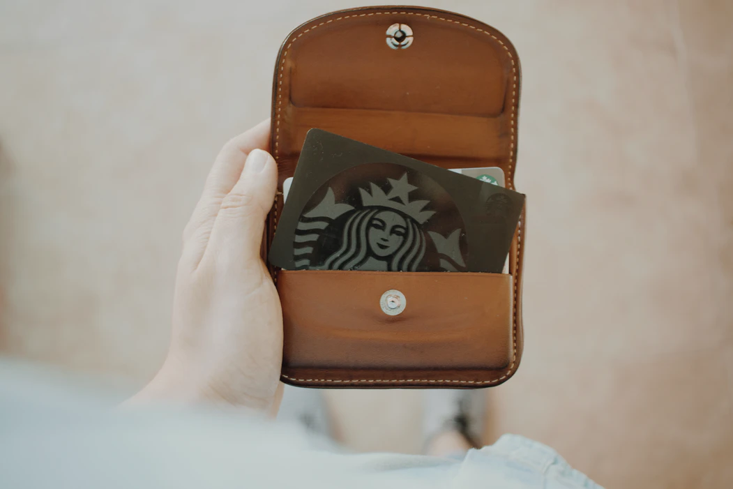 Starbucks loyalty card – pros of loyalty programs