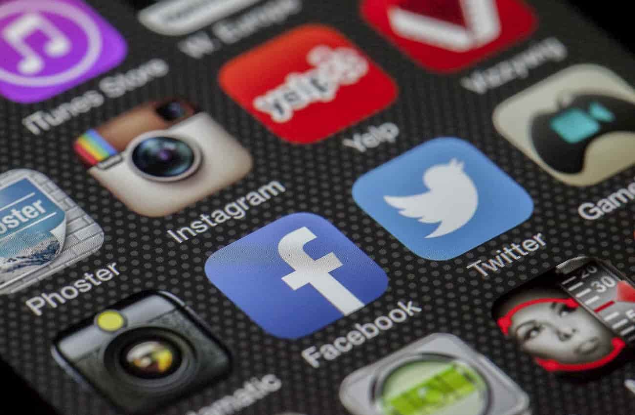 Social Media, Pay-to-play