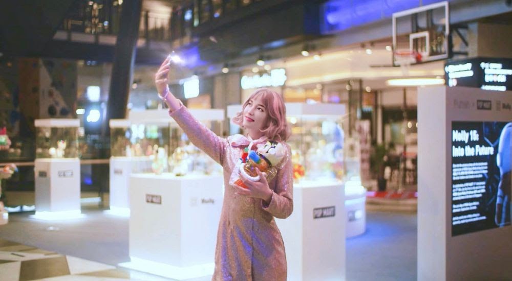 Rae taking a selfie in CapitaLand mall