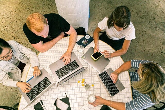 implementasi kolaborasi bisnis online