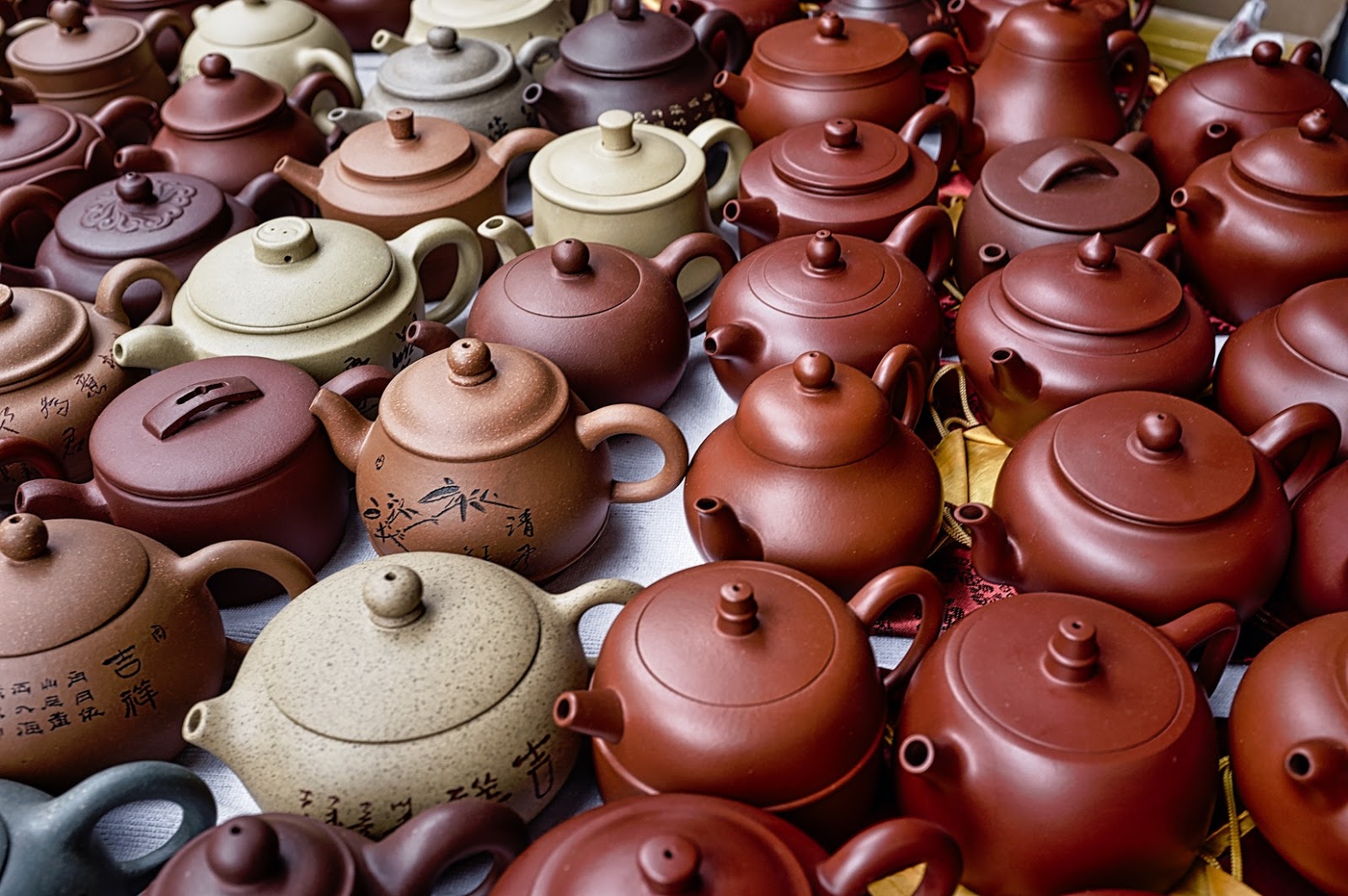How to Pick The Best Teapot For Loose Leaf Tea Cup & Leaf