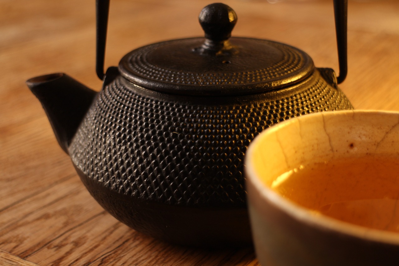 What Is Black Tea Good For? Heart Health, Digestion, and 5 More Perks