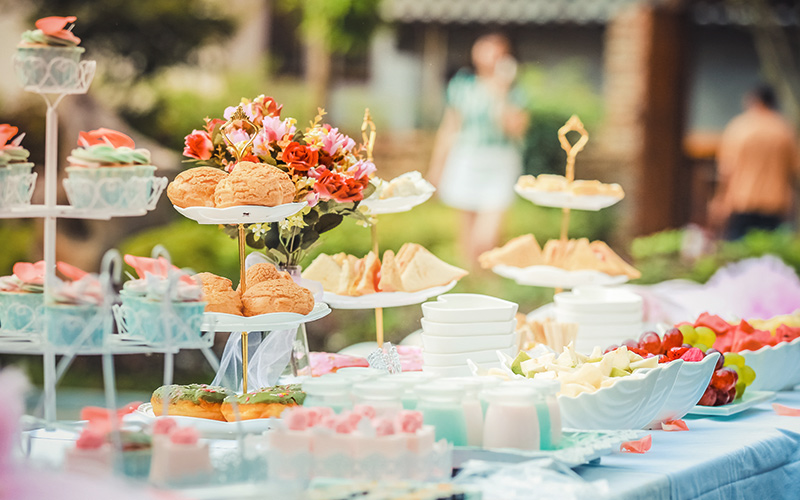 Birthday food buffet style Photo by fu zhichao from Pexels