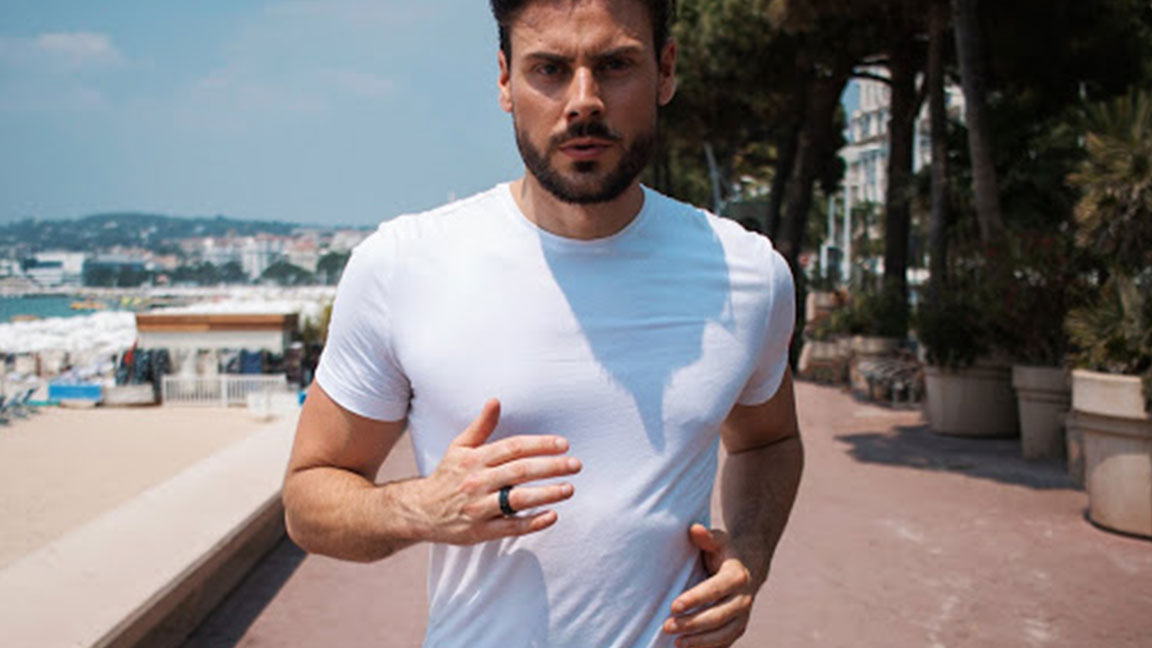 circular fitness tracking ring