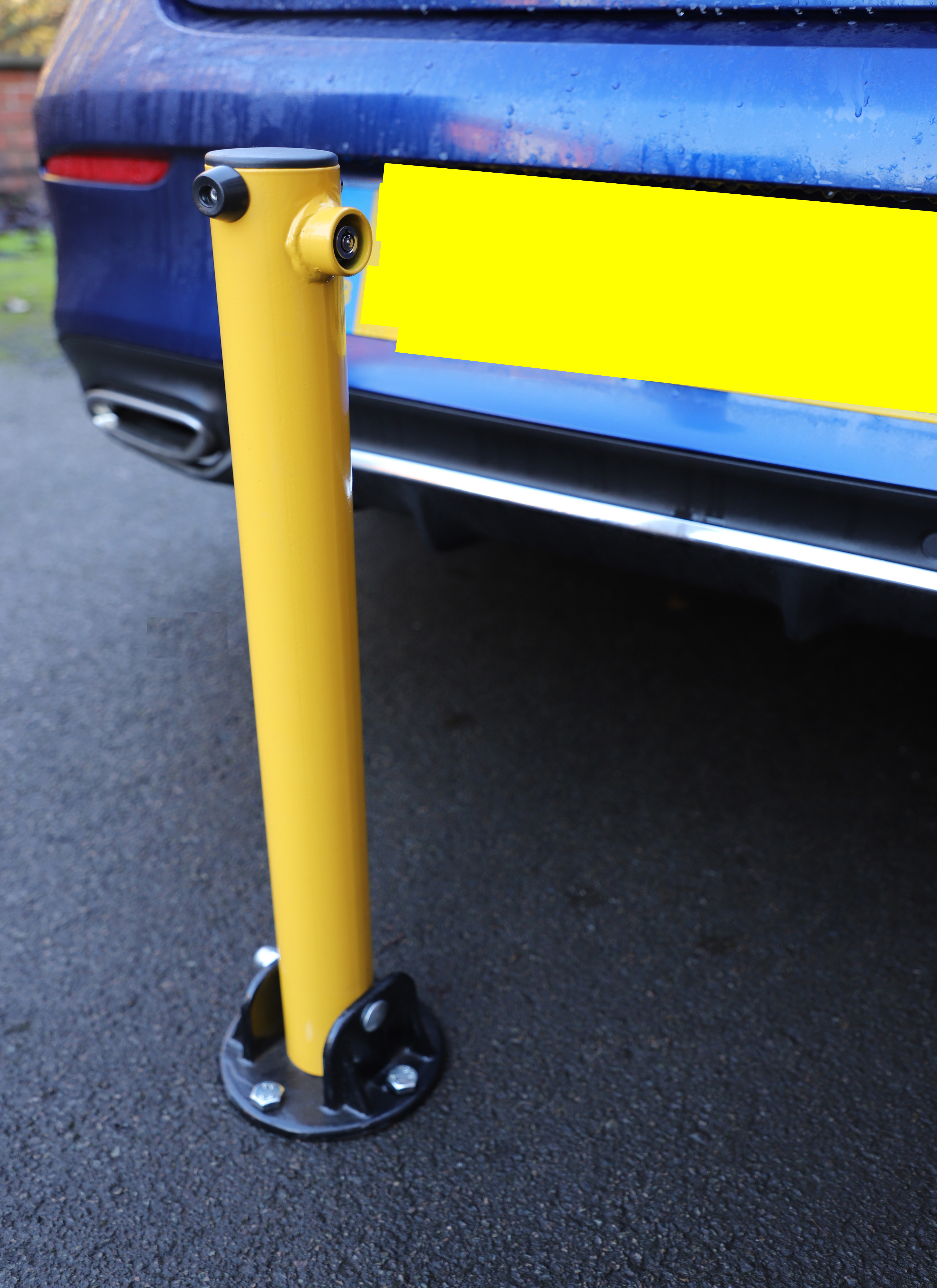 Key Operated Post c/w Fixing Bolts