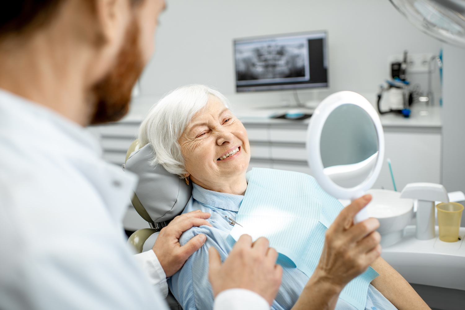 Can I Whiten My Teeth After Getting Dental Implants? Mandeville