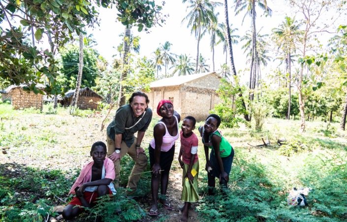 Hovedveien mellom Kilifi og Malindi byr på lite annet enn asfalt og trafikk, men småveiene er fulle av artige møter.