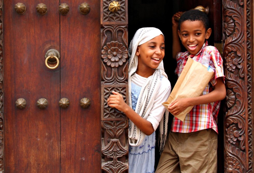 Children in a doorway of the old slave trading post.