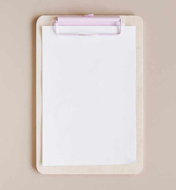 clipbord met leeg stuk papier