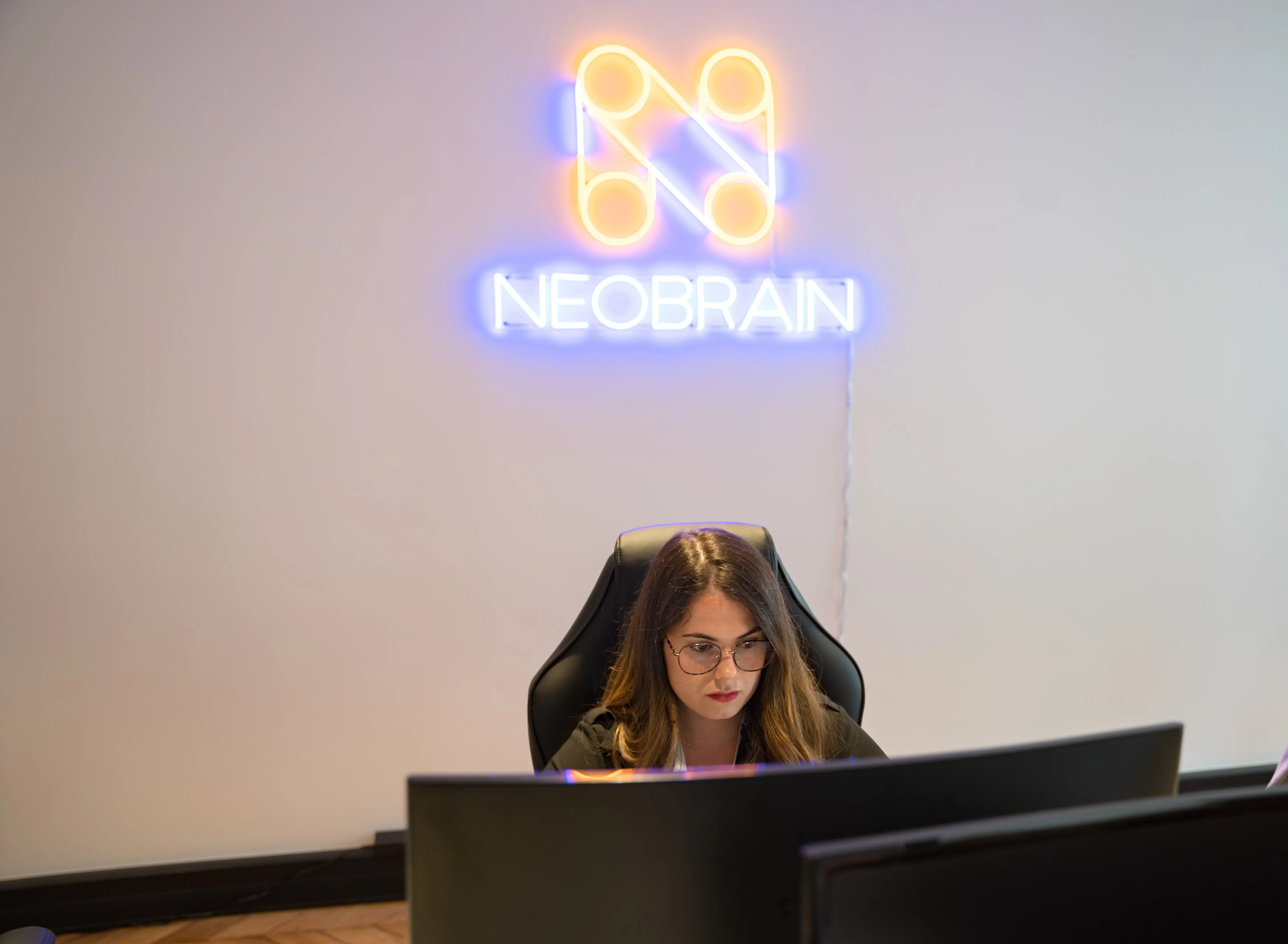 collaboratrice-Neobrain-studieuse