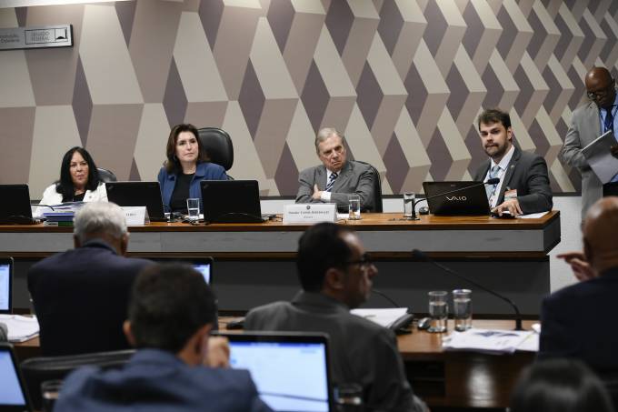Senado aprova PEC paralela que inclui Estados e municípios na reforma da Previdência