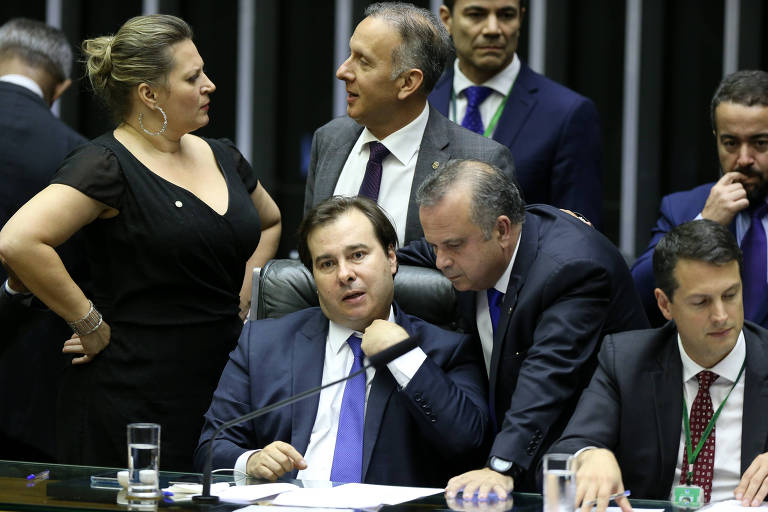 Governo negocia até R$ 2 bi extras para honrar emendas e votar Previdência
