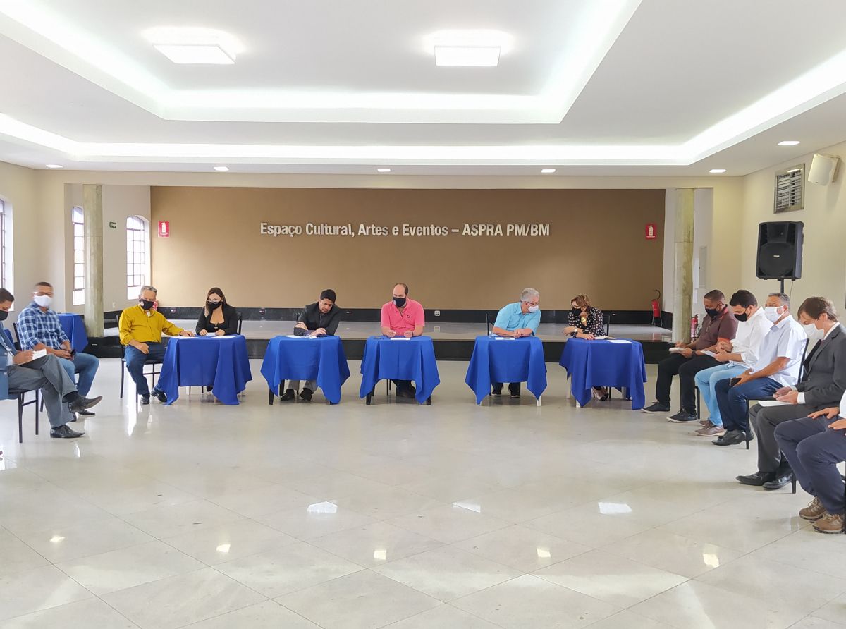 Força-tarefa para pressionar o governo e exigir o pagamento do 13º salário é fortalecida em MG
