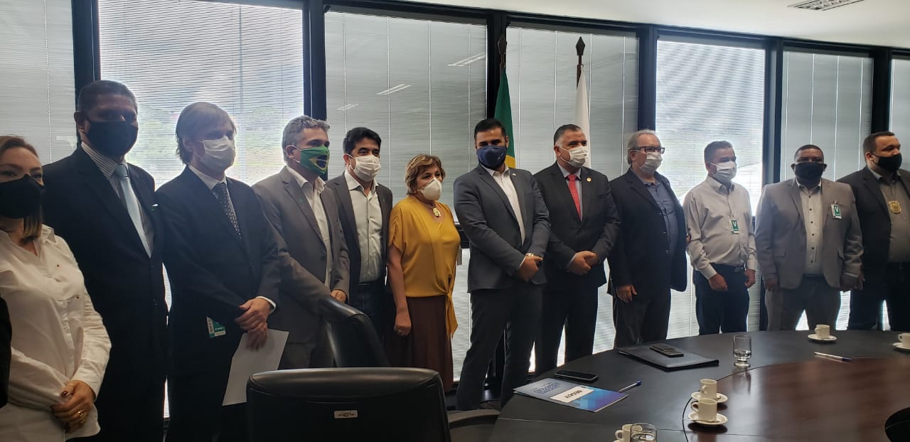 13º salário: AFFEMG e representantes dos servidores se reúnem com Secretário de Governo para cobrar solução definitiva