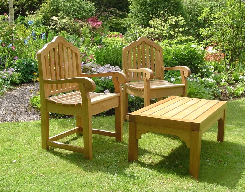 Arabella LennoxBoyd Garden furniture and pots