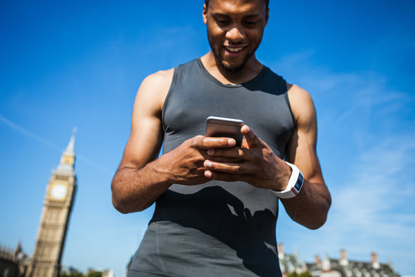 athlete-on-mobile-outside