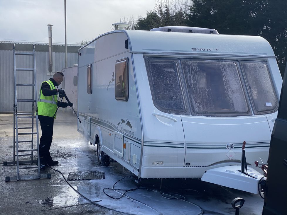 Caravan Shipping Unsworth RV