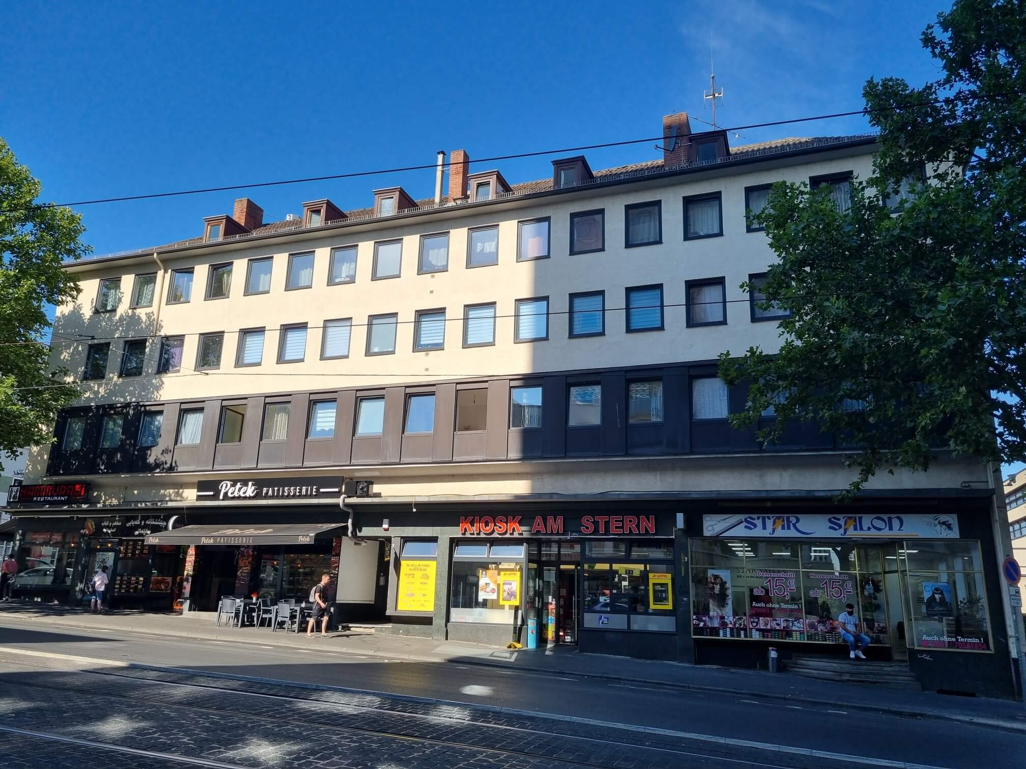 Renditeobjekt mit 11 Wohnungen und 5 Gewerbeeinheiten in Innenstadtlage