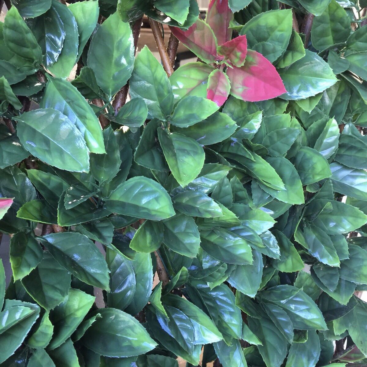 Artificial Instant Hedge