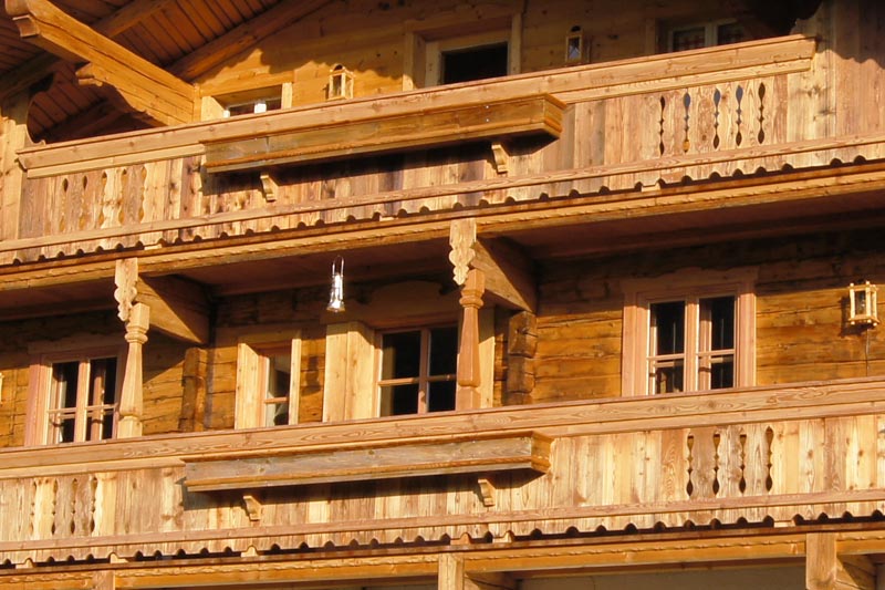 Detailansicht eines, von der Zimmerei Naschberger errichteten, Familienhauses in Ellmau.